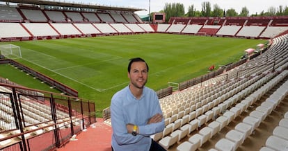 Víctor Varela, consejero delegado del Albacete, en el estadio Carlos Belmonte.