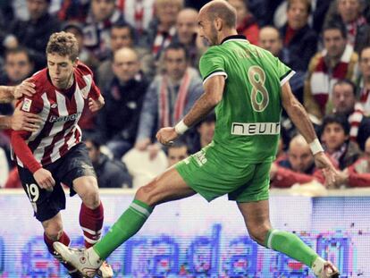 Muniain intenta escaparse de Munitis y Colsa.