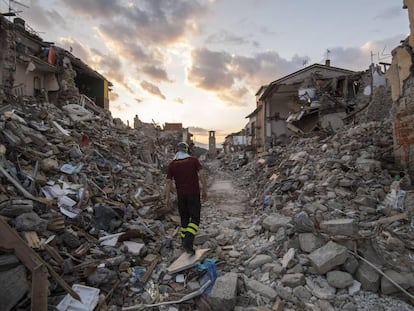 Una calle de Amatrice, Italia, después del terremoto.