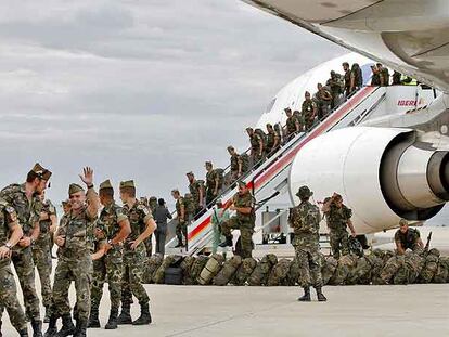 Legionarios vuelven del Congo