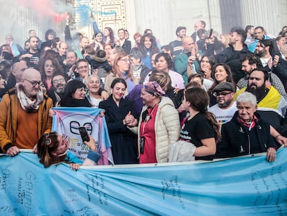 Manifestación durante la votación de la 'ley trans' en el Congreso.