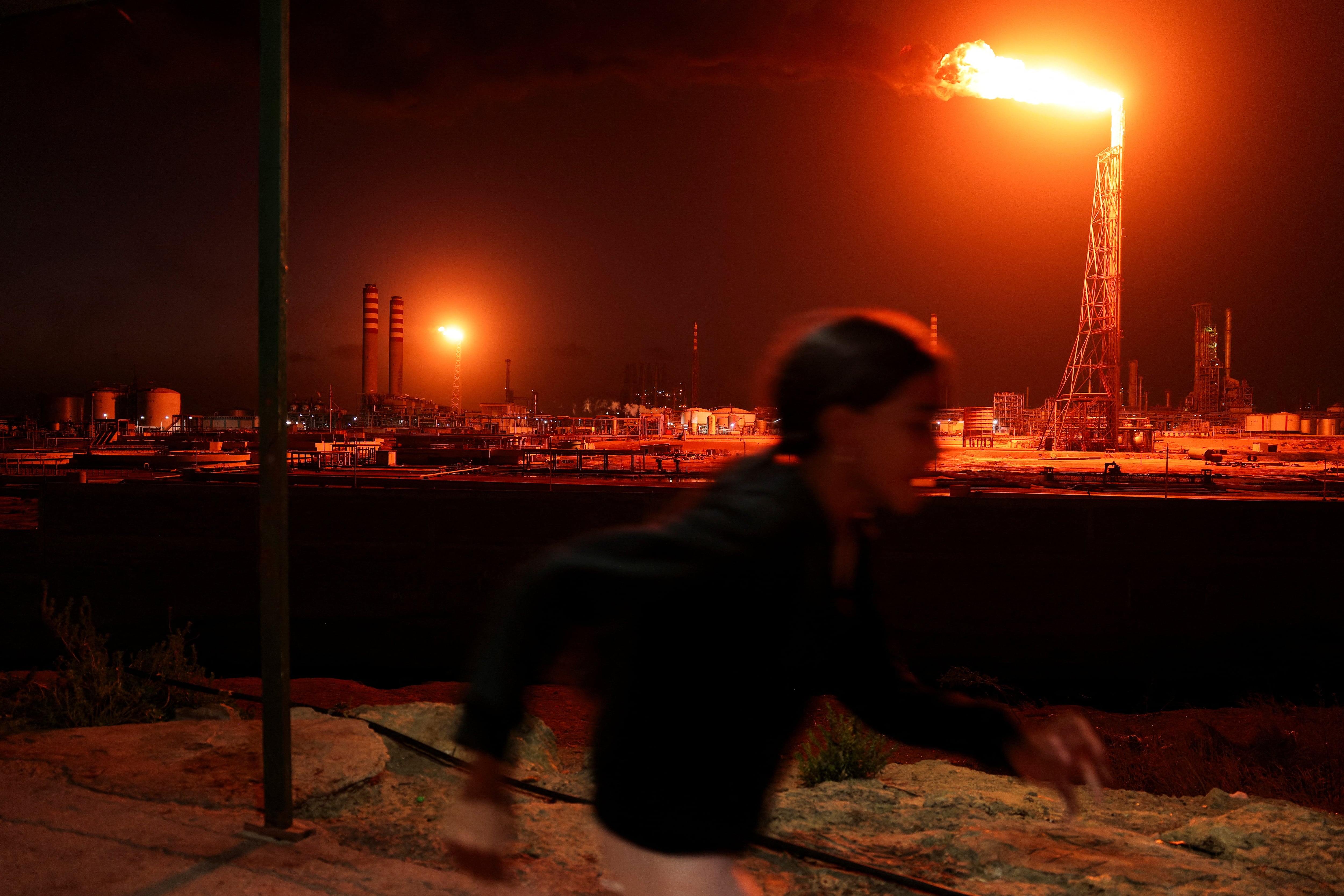 De sembrar el petróleo a educar la república