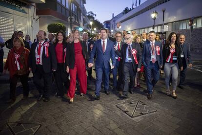 El socialista Picardo y su equipo tras ganar por tercera vez en las elecciones de Gibraltar.