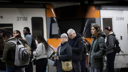 En plena crisis informativa de Rodalies, la seguridad de Adif impide grabar imágenes en la estación de Sants