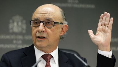 El ministro de Hacienda, Crist&oacute;bal Montoro, presenta el FLA en Valencia.