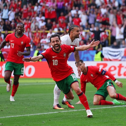 DORTMUND, GERMANY - JUNE 22: Bernardo Silva of Portugal celebrates scoring his team's first goal during the UEFA EURO 2024 group stage match between Turkiye and Portugal at Football Stadium Dortmund on June 22, 2024 in Dortmund, Germany. (Photo by Dean Mouhtaropoulos/Getty Images)