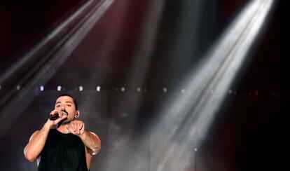 El cantante del grupo Mashrou Leila, Hamed Sinno, durante un concierto en agosto del año pasado en Líbano.