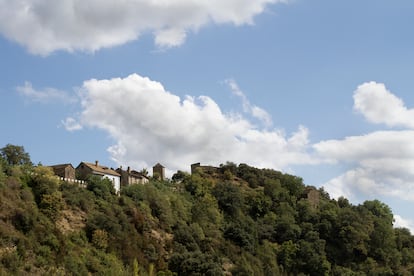 Vista de Ascaso desde la carretera de acceso.