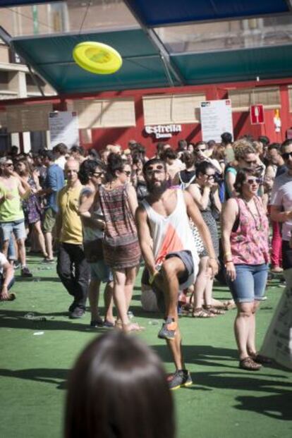 Algunos de los asistentes al Sónar de día en la jornada de ayer.