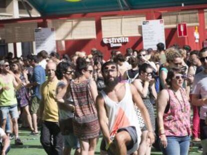 Algunos de los asistentes al Sónar de día en la jornada de ayer.