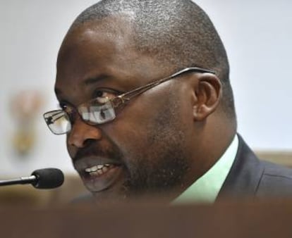 El ministro sudafricano de Justicia, Michael Masutha, anunci&oacute; el viernes un proyecto de ley para retirarse de la CPI.