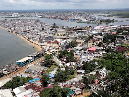 Vista de la ciudad de Monrovia en una imagen tomada el 12 de octubre de 2017.