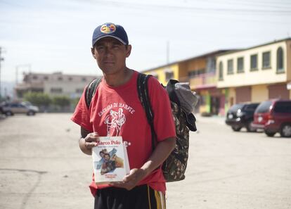 Giovanni, un migrante hondureño que quedó atrapado por la lectura de Marco Polo, que le regalaron en un albergue