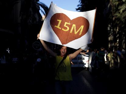 Manifestación en Valencia, en 2015, para conmemorar los cuatro años del 15-M.