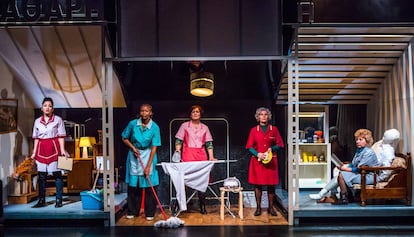 Las cinco protagonistas de 'Clean City', en el escenario