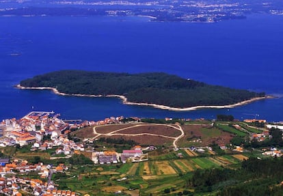 Cortegada Island on the Carril coast (Vilagarcía de Arousa).