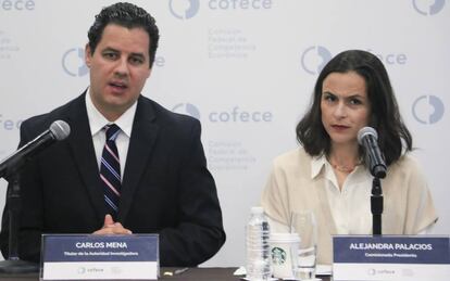 Carlos Mena titular de la Autoridad Investigadora de la Comisión de Competencia Economica y Alejandra Palacios, comisionada-presidenta de la Cofece