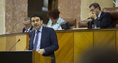 Mario Jiménez, durante su intervención en el Parlamento andaluz.