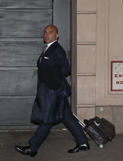 GRA287. MADRID, 13/01/2015.- Víctor Sánchez, uno de los dos peritos designados por el Banco de España para trabajar en el "caso Bankia", a su salida de la Audiencia Nacional, donde han sido citados por el juez Fernando Andreu para que ratifiquen el informe en el que cuestionaron la salida a bolsa de la entidad.