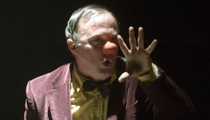 El actor Luis Bermejo interpretando la obra `El minuto del payaso´.