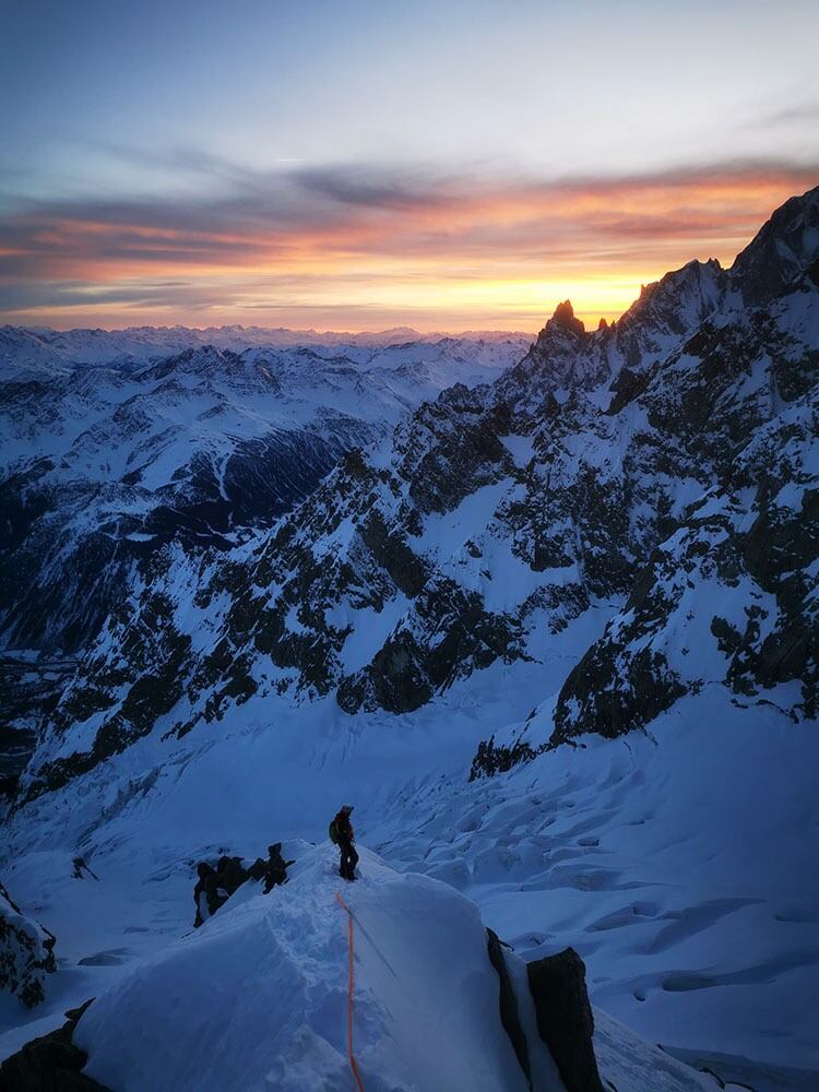 Amanece en los primeros metros de la vía Gousseault-Desmaison.