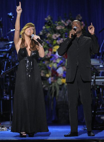 Los cantantes Mariah Carey y Trey Lorenz en un momento de la primera actuación de la ceremonia.