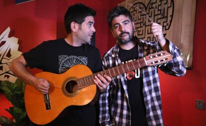 Los hermanos Jose y David Muñoz, Estopa, en un escape room de Madrid.