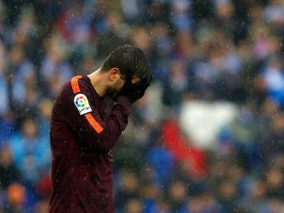 Piqué, este domingo en el RCDE Stadium durante el derbi