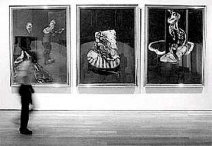 Tres estudios para una Crucifixión, óleo con arena sobre lienzo de Francis Bacon (1962), perteneciente al Guggenheim de Nueva York.