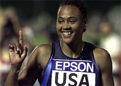 Marion Jones, feliz tras imponerse en los 100 metros.