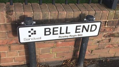 Placa con el nombre de la calle Bell End, en el vecindario de Rowley Regis, a las afueras de Birmingham.