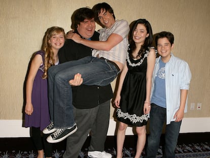 Miranda Cosgrove, Jennette McCurdy, Nathan Kress, Jerry Trainor y Dan Schneider en un evento de MTV en Berverly Hills en el verano de 2007.