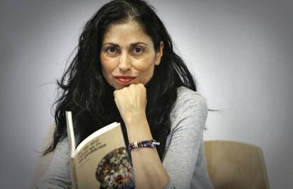 La escritora Fani Grande, con su nuevo libro.