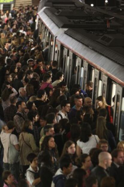 Así se vivió la jornada de huelga en la estación de la plaza de Espanya del metro de Barcelona