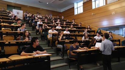 Clase de la Facultad de Odontología de la Universidad Complutense de Madrid.