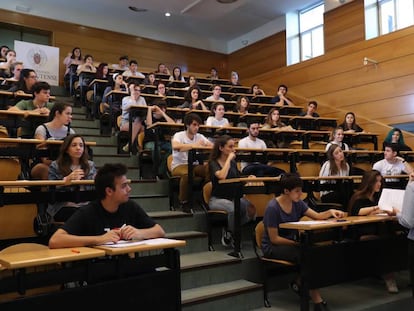 Clase de la Facultad de Odontología de la Universidad Complutense de Madrid.