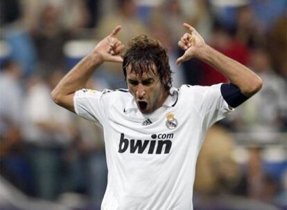 Raúl celebra uno de sus dos goles al Espanyol.