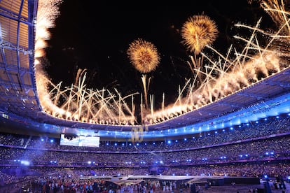 El final de la ceremonia de clausura de los Juegos Olímpicos de París 2024 celebrada este domingo, en el Estadio de Francia en Saint-Denis.