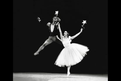 Alicia Alonso y Vladimir Vasiliev en el segundo acto de &lsquo;Giselle&rsquo;. 31 de octubre de 1980. Gran Teatro de La Habana.