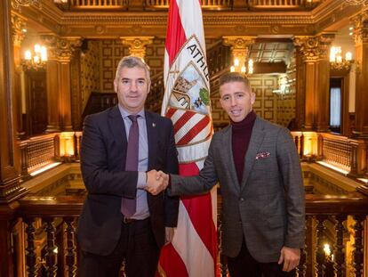 Muniain, junto al presidente del Athletic, Josu Urrutia.