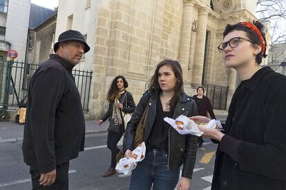 Aqui resistiu até 12 de junho a última barricada levantada pelos manifestantes de Maio de 68. Os turistas e alguns estudantes seguem visitando o local.