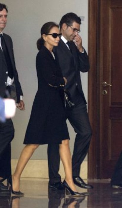 Isabel Preysler, a su llegada al tanatorio San Isidro de Madrid a su llegada al tanatorio donde se encuentra su marido, el exministro Miguel Boyer, fallecido el lunes a los 75 años.