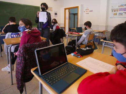 Una clase de ámbito lingüístico en primero de la ESO en un instituto público del municipio valenciano de Alcoi, en marzo de 2021.