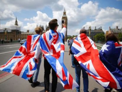 La carta que activa el  Brexit , firmada anoche por May, ya está en manos del presidente del Consejo Europeo