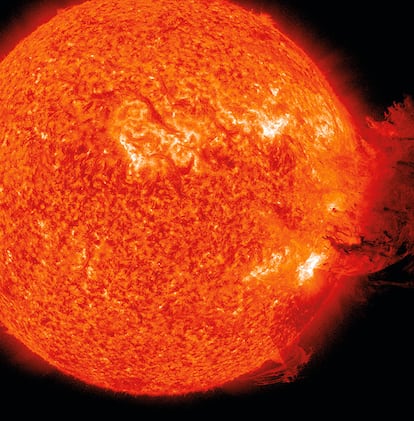 El 7 de junio, el Sol salió de un ciclo de calma y se 'enfureció'. Una erupción solar que vomitó miles de millones de toneladas de materia.