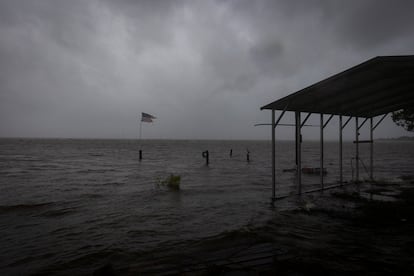 A U.S. flag waves as Hurricane Helene intensifies before its expected landfall on Florida’s Big Bend, in Eastpoint, Florida, U.S. September 26, 2024. 