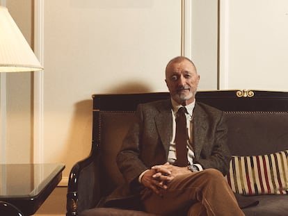 Arturo Pérez Reverte, fotografiado en el hotel Palace en Madrid.