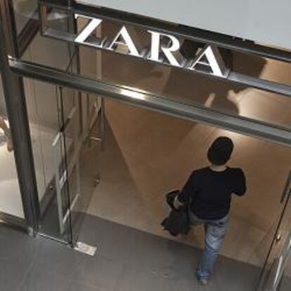 Entrada de un establecimiento de Zara, la principal cadena de Inditex.