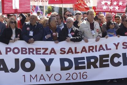 Los secretarios generales de CCOO y UGT, Ignacio Fernández Toxo y Pepe Álvarez, encabezan la manifestación central con motivo del Primero de Mayo. EFE/Paco Campos