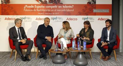 José Luis Guillén, director general de la Fundación San Pablo CEU;Carlos Barrabés, fundador de Barrabés; Encarna Maroño, directora de Recursos Humanos de Adecco; Carina Cabezas, presidenta de Sodexo; y Sergio Álvarez, fundador de Carto.